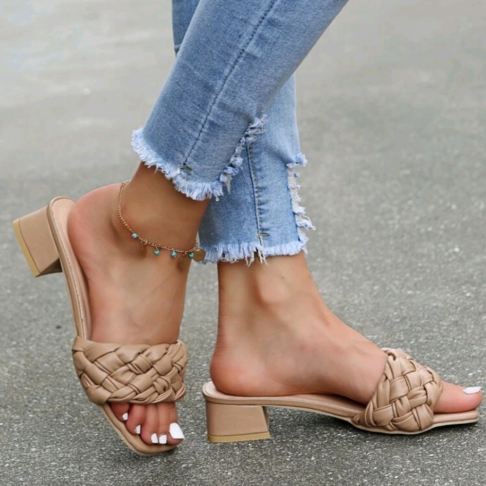 Braided sandals size 6 - Picture 2 of 8
